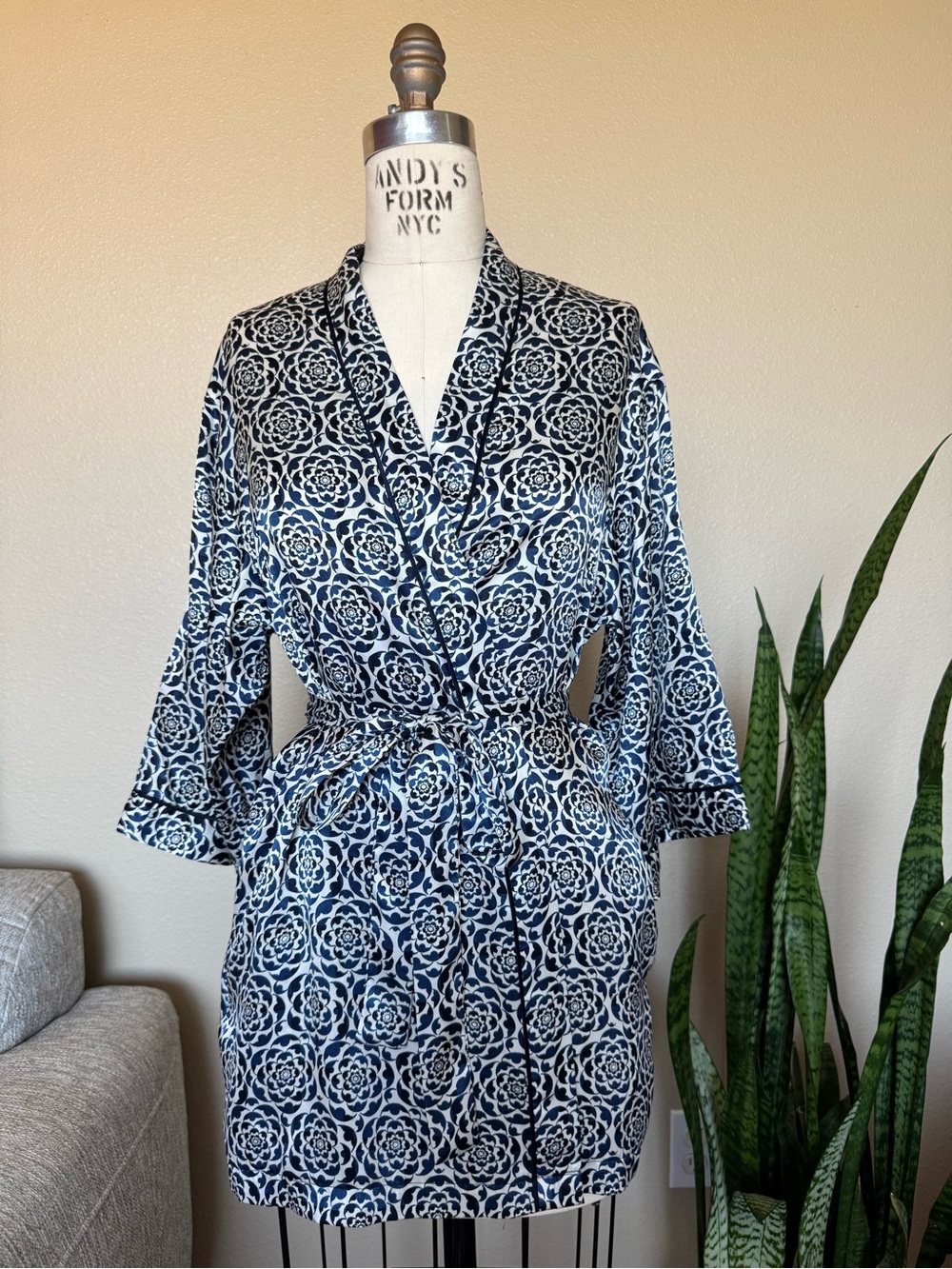 Oscar de la Renta Navy and White Floral Wrap Robe